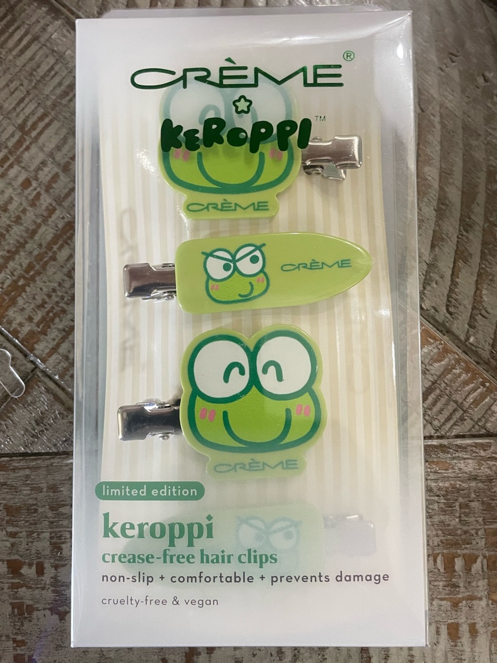 Limited Edition The Crème Shop x Sanrio Keroppi Crease-Free Hair Clips